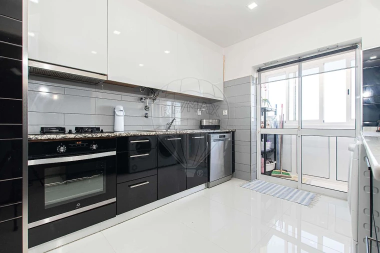 Apartamento T2 para Venda em Carregado e Cadafais Foto 7