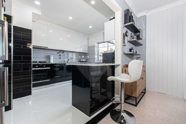 Apartamento T2 para Venda em Carregado e Cadafais Foto 6