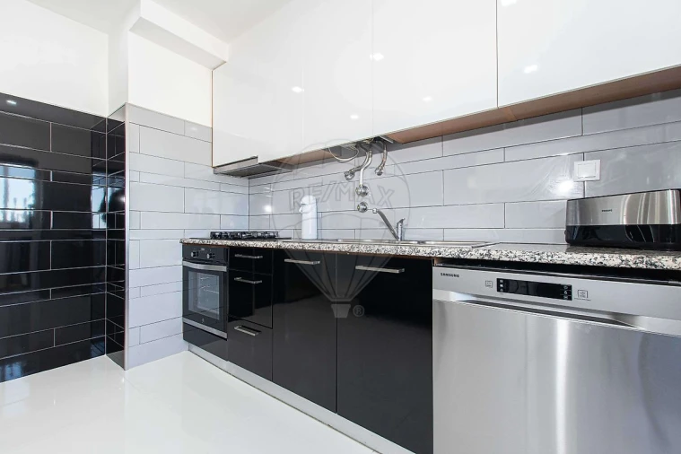 Apartamento T2 para Venda em Carregado e Cadafais Foto 9