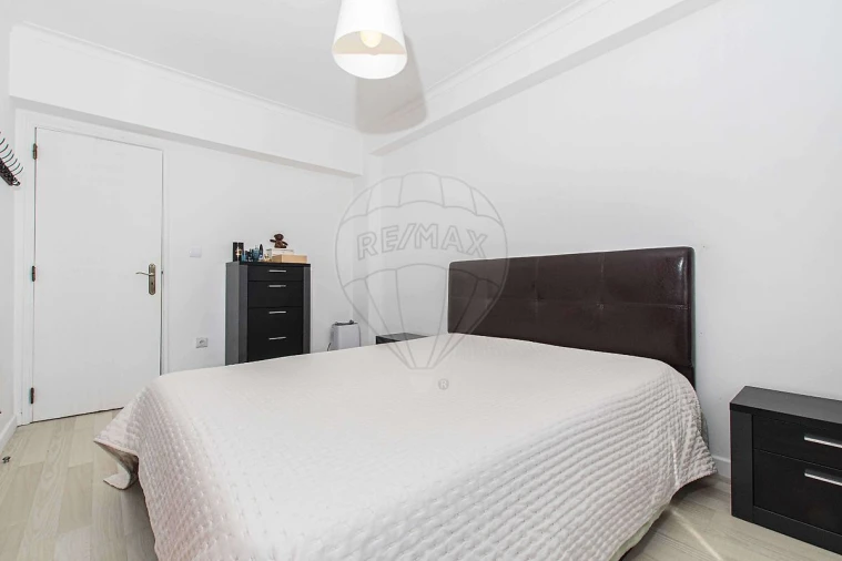 Apartamento T2 para Venda em Carregado e Cadafais Foto 17