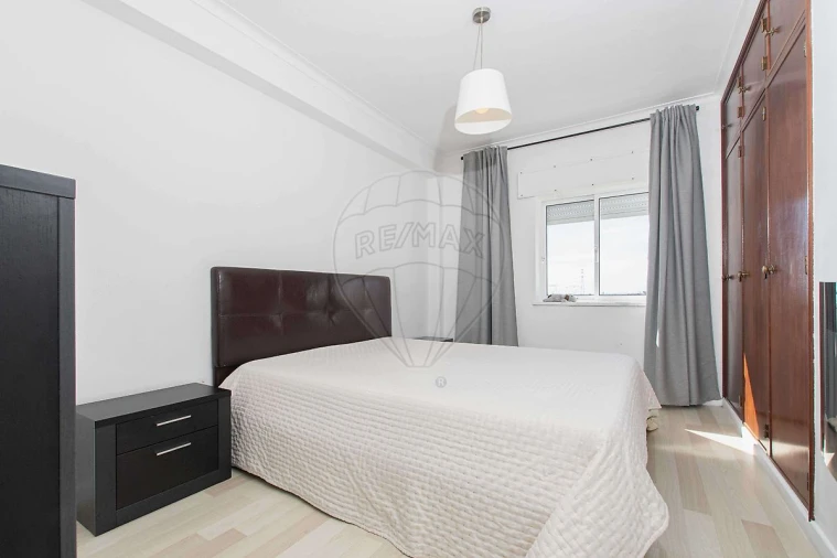 Apartamento T2 para Venda em Carregado e Cadafais Foto 14