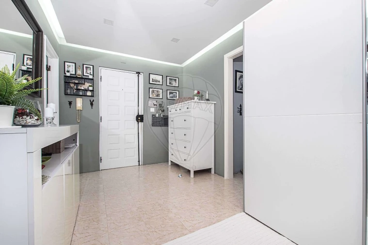 Apartamento T2 para Venda em Carregado e Cadafais Foto 13