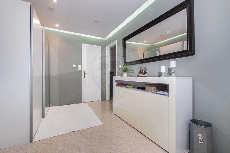 Apartamento T2 para Venda em Carregado e Cadafais Foto 12