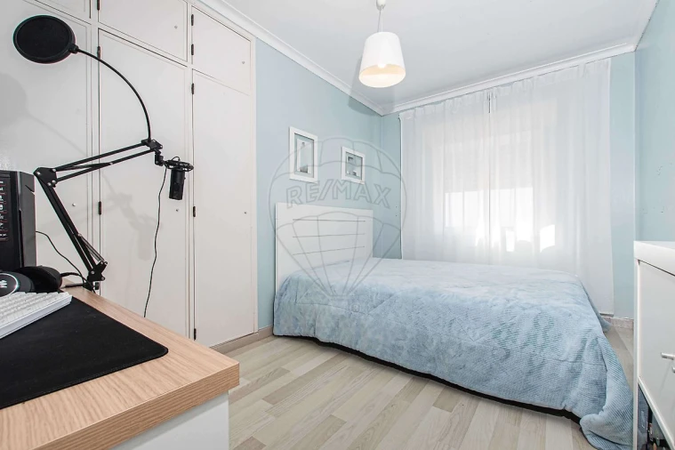 Apartamento T2 para Venda em Carregado e Cadafais Foto 18