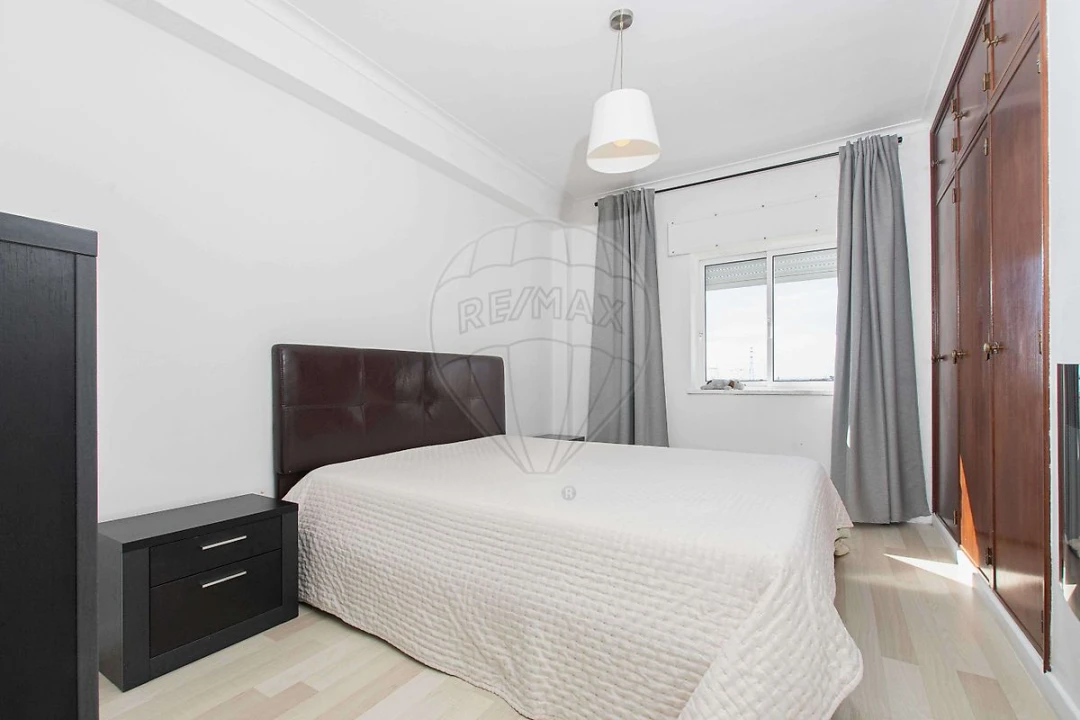 Apartamento T2 para Venda em Carregado e Cadafais Foto 14