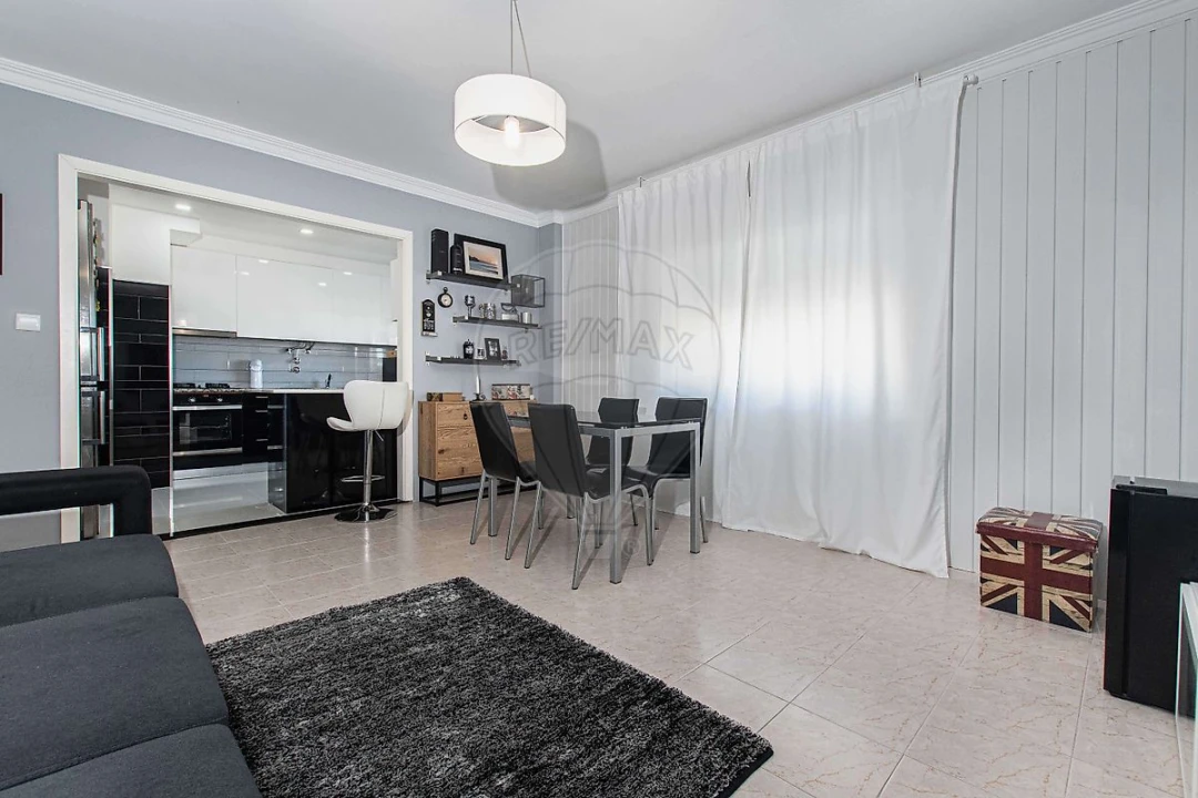 Apartamento T2 para Venda em Carregado e Cadafais Foto 3