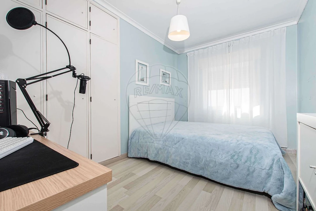 Apartamento T2 para Venda em Carregado e Cadafais Foto 18