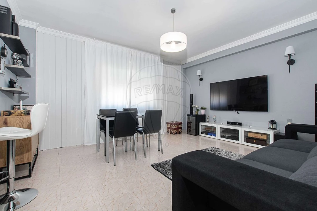 Apartamento T2 para Venda em Carregado e Cadafais Foto 4