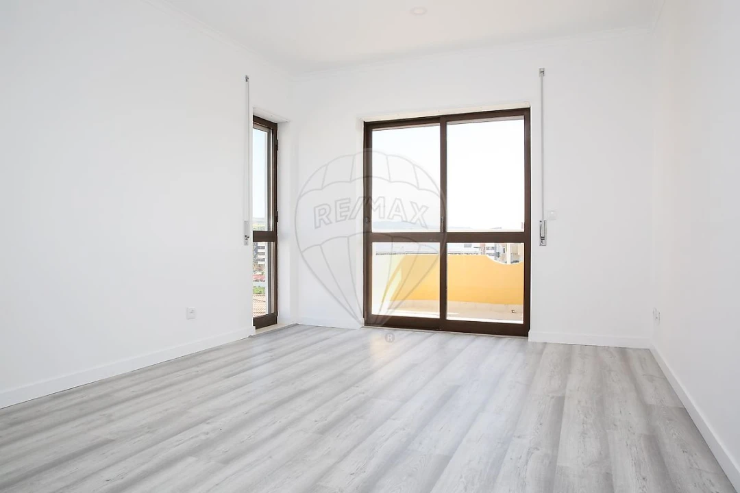 Apartamento T2 para Venda em Arruda dos Vinhos Foto 14