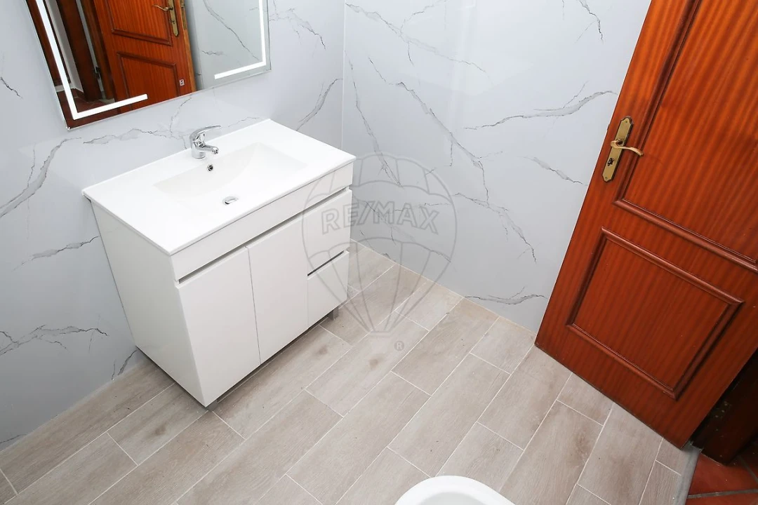 Apartamento T2 para Venda em Arruda dos Vinhos Foto 19