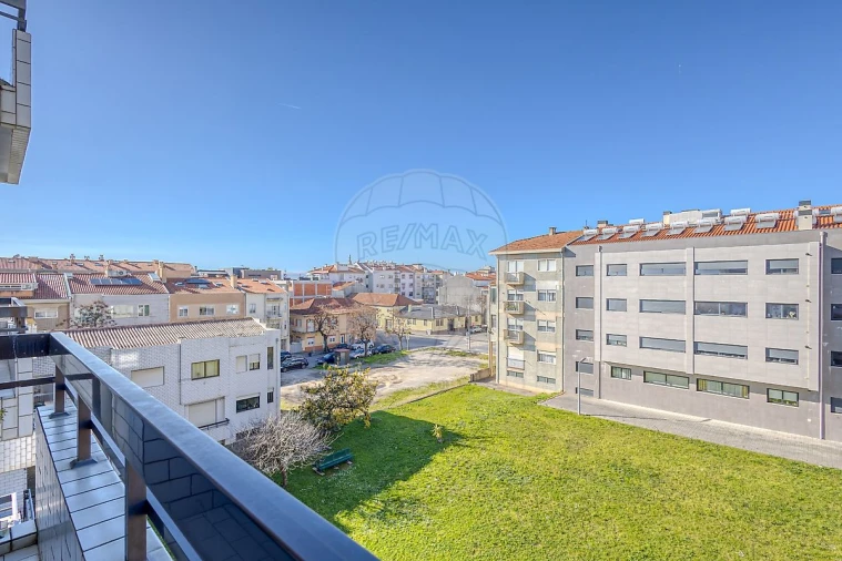 Apartamento T2 para Venda em Espinho Foto 9