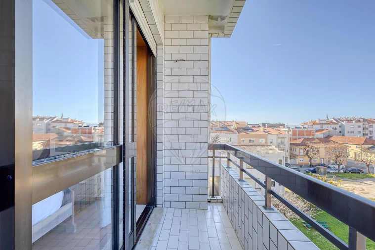 Apartamento T2 para Venda em Espinho Foto 2