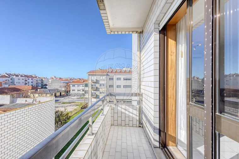 Apartamento T2 para Venda em Espinho Foto 16