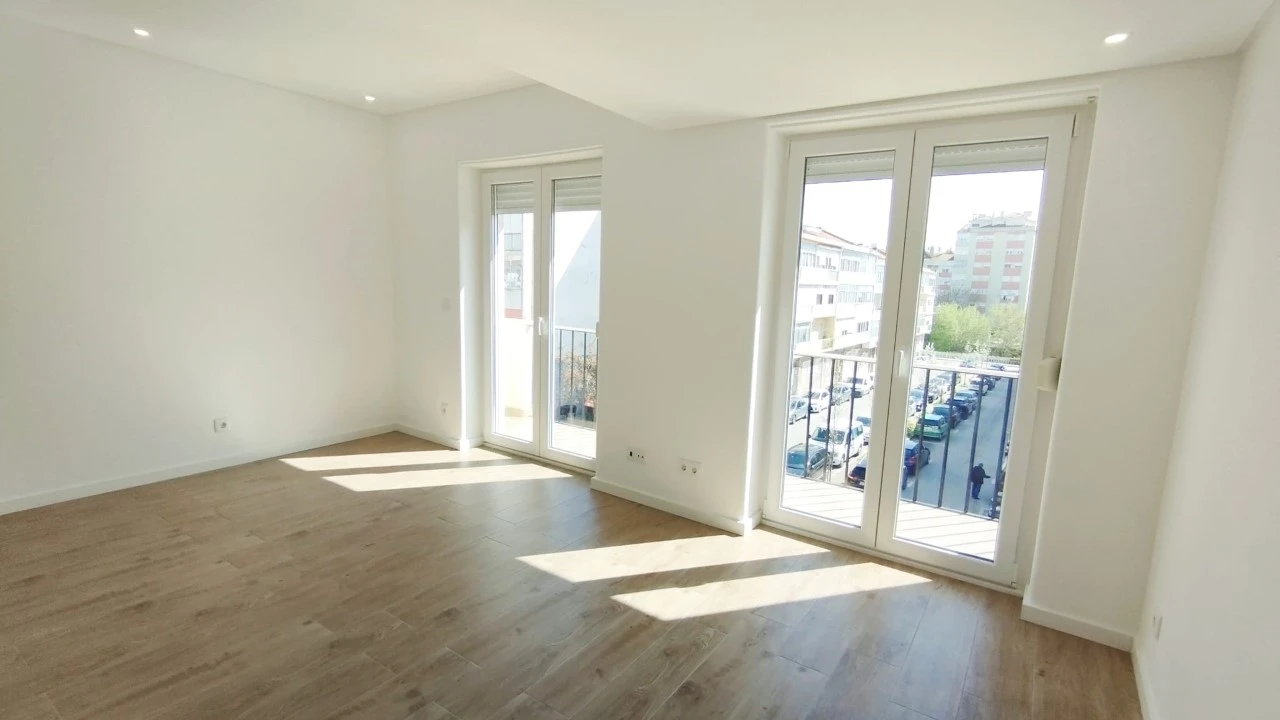 Apartamento T2 para Venda em Falagueira-Venda Nova Foto 2