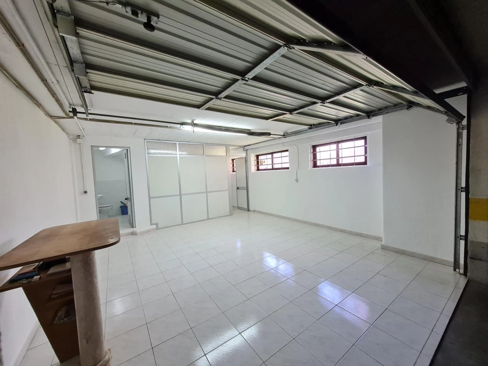 Garagem para Venda em Alfragide Foto 1