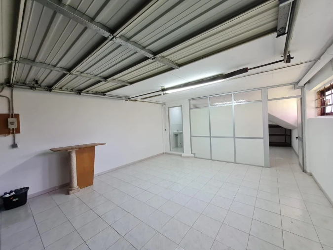 Garagem para Venda em Alfragide Foto 3