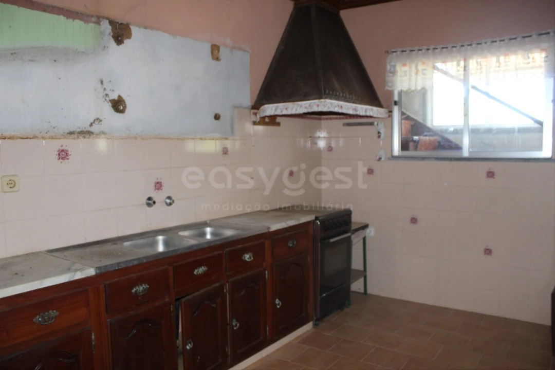 Moradia T5 para Venda em Beco Foto 3