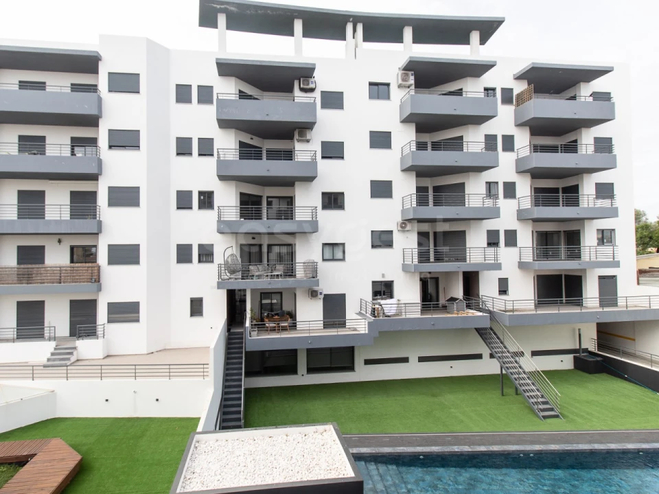 Apartamento T3 para Venda em Quelfes Foto 2