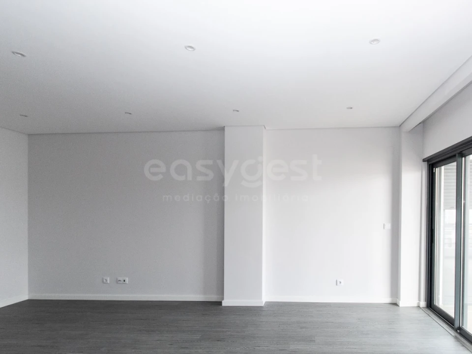 Apartamento T3 para Venda em Quelfes Foto 12