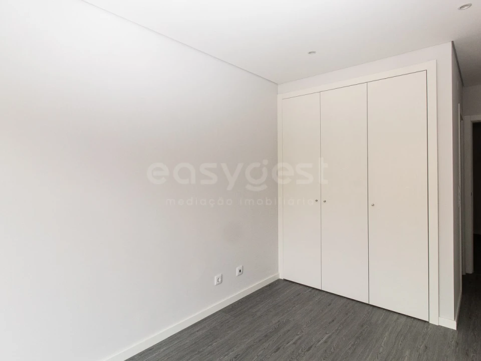 Apartamento T3 para Venda em Quelfes Foto 28