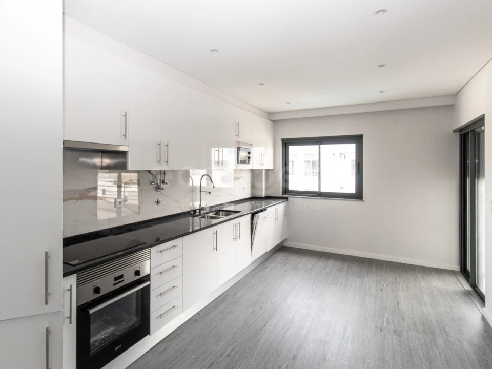 Apartamento T3 para Venda em Quelfes Foto 30