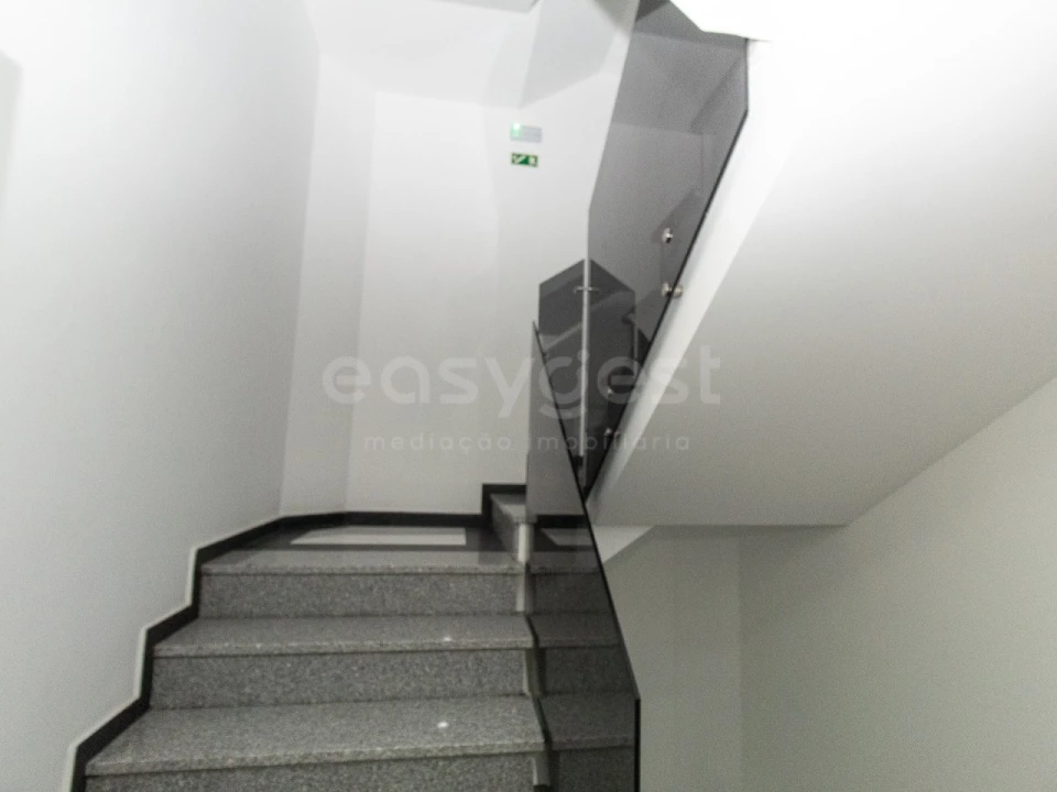 Apartamento T3 para Venda em Quelfes Foto 36