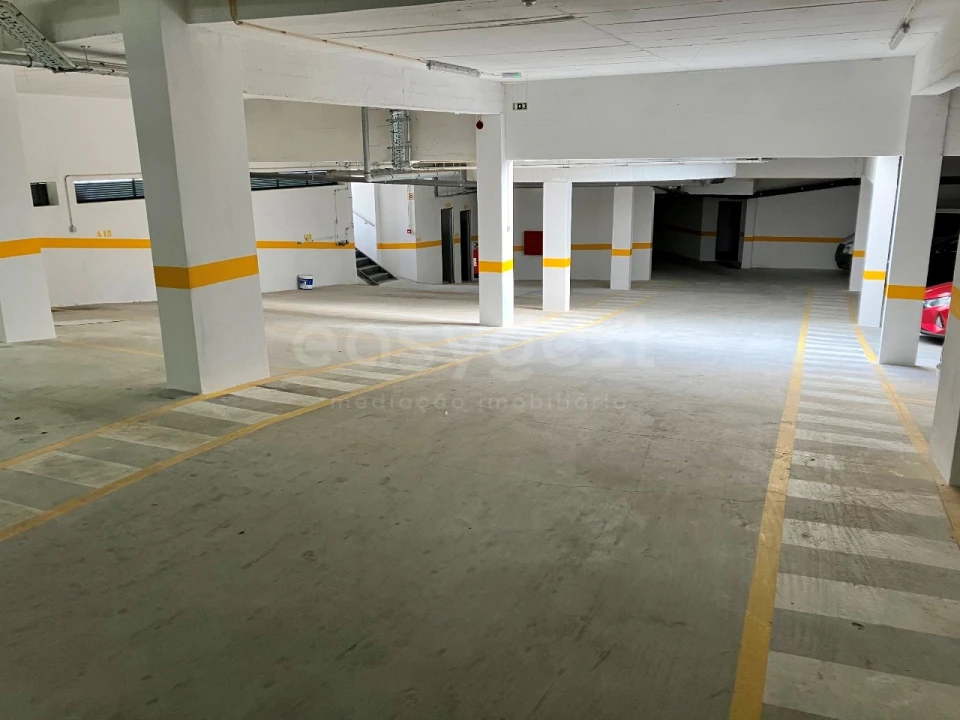 Apartamento T3 para Venda em Quelfes Foto 39