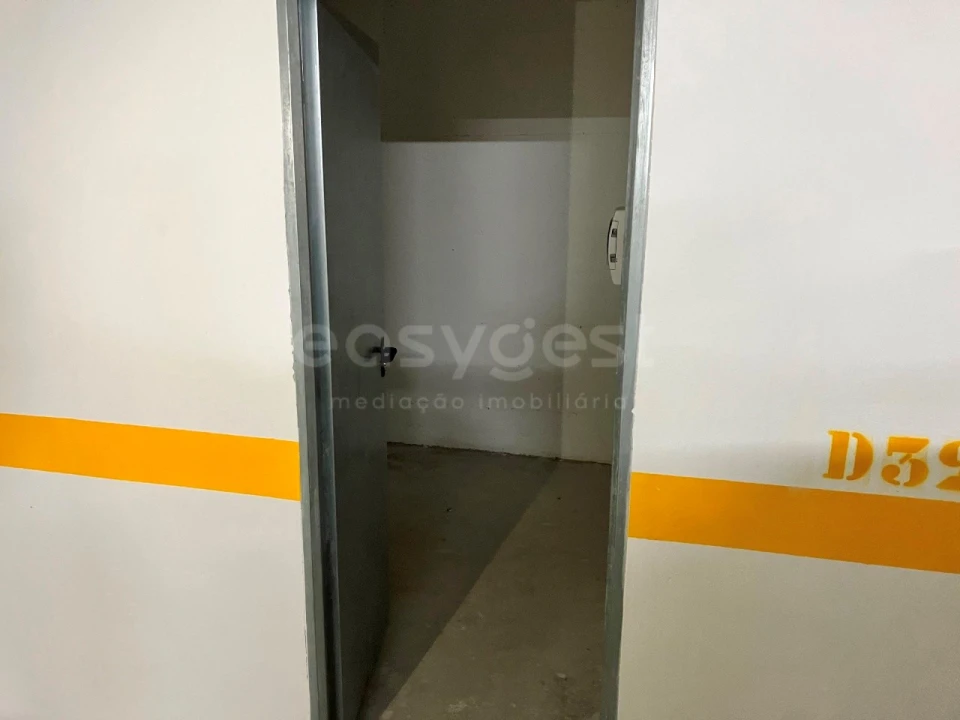 Apartamento T3 para Venda em Quelfes Foto 41