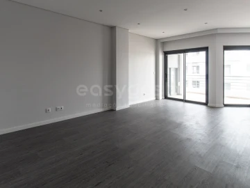Apartamento T3 para Venda em Quelfes