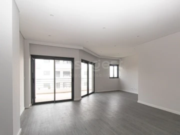 Apartamento T3 para Venda em Quelfes