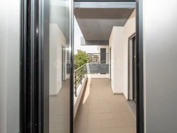 Apartamento T3 para Venda em Quelfes