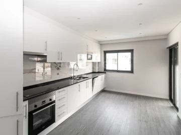 Apartamento T3 para Venda em Quelfes