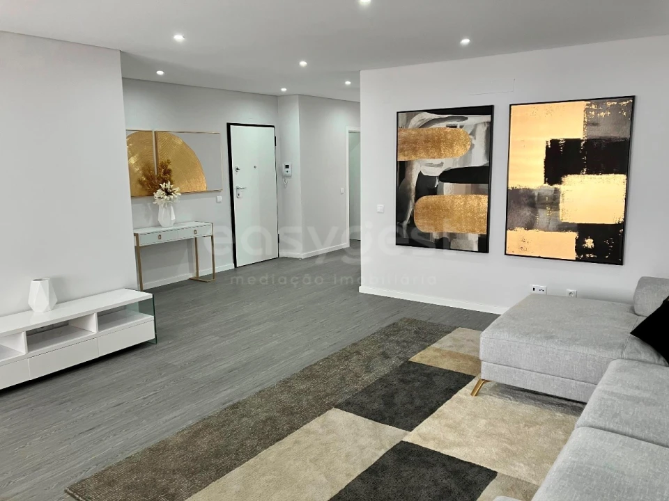 Apartamento T3 para Venda em Quelfes Foto 1