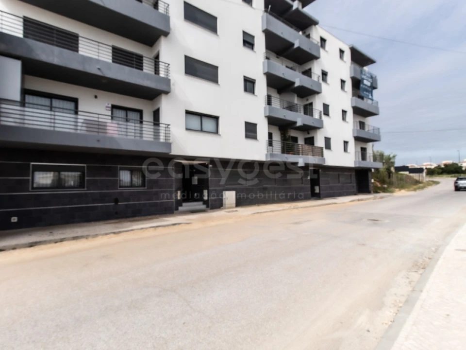 Apartamento T3 para Venda em Quelfes Foto 2