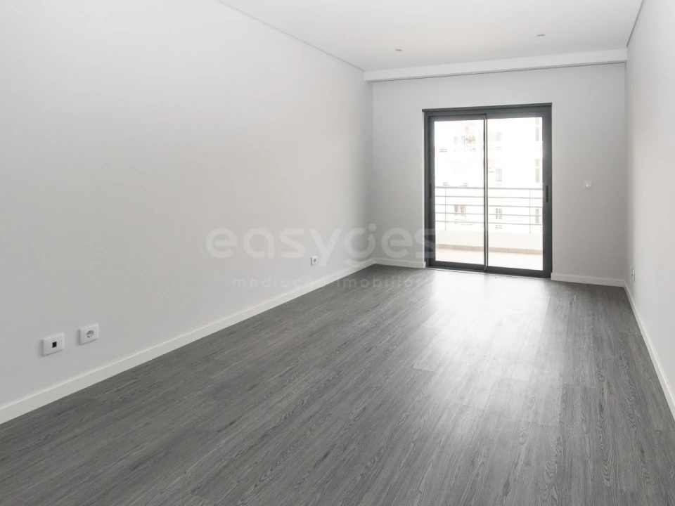 Apartamento T3 para Venda em Quelfes Foto 23