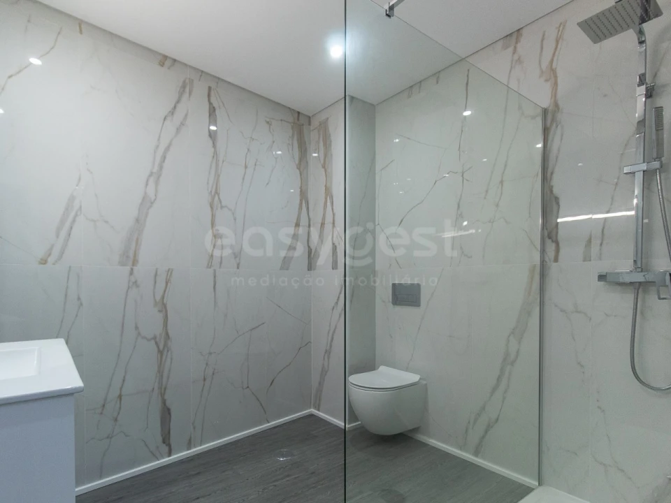 Apartamento T3 para Venda em Quelfes Foto 26