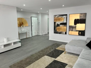 Apartamento T3 para Venda em Quelfes