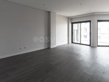 Apartamento T3 para Venda em Quelfes