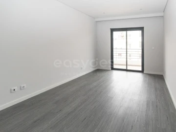 Apartamento T3 para Venda em Quelfes