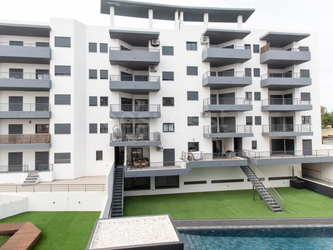 Apartamento T3 para Venda em Quelfes Foto 3