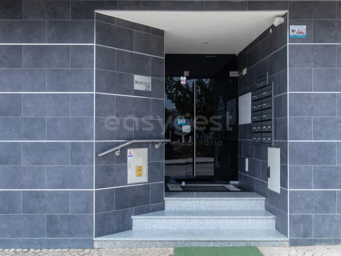 Apartamento T3 para Venda em Quelfes Foto 4