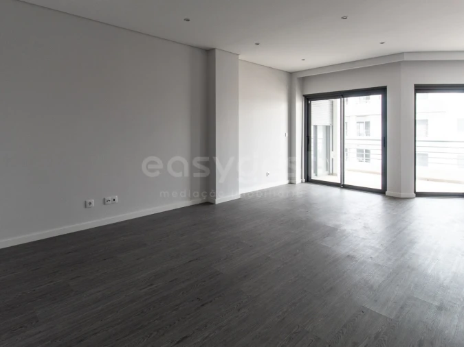 Apartamento T3 para Venda em Quelfes Foto 10