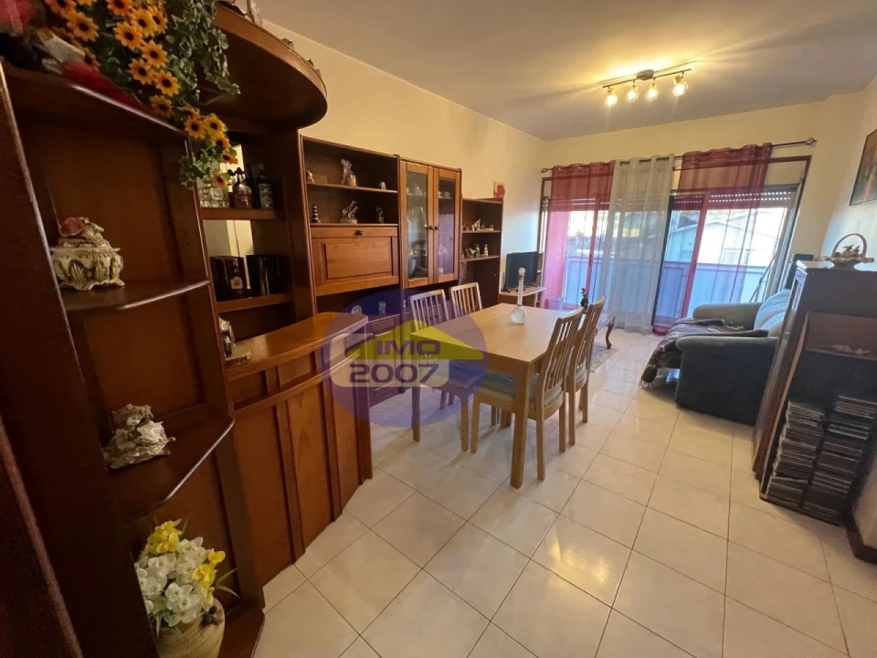 Apartamento T2 para Venda em Santa Maria de Lamas Foto 2