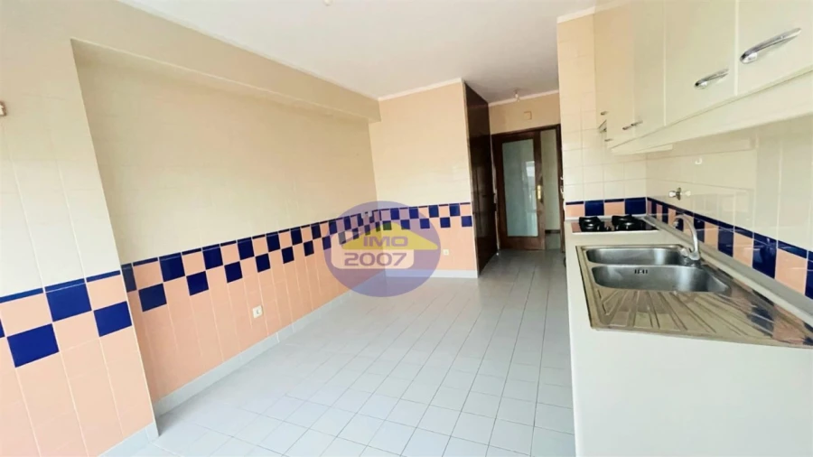 Apartamento T2 para Venda em Santa Maria de Lamas Foto 9