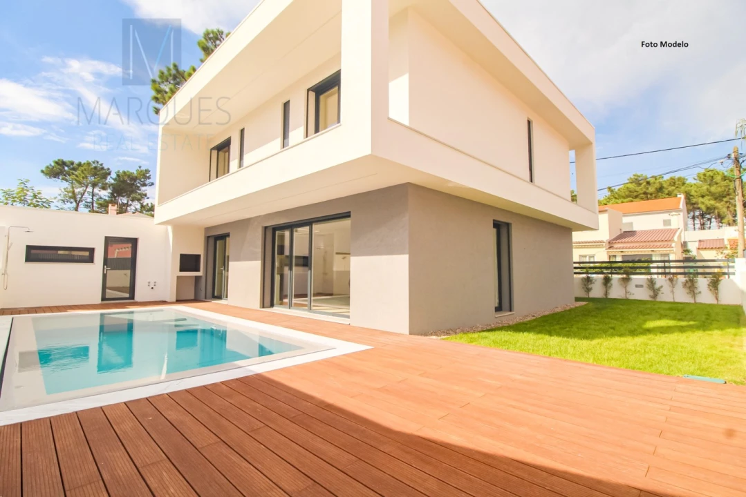 Moradia T4 para Venda em Charneca de Caparica e Sobreda Foto 1