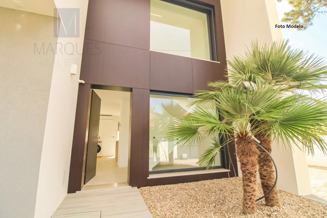 Moradia T4 para Venda em Charneca de Caparica e Sobreda Foto 3