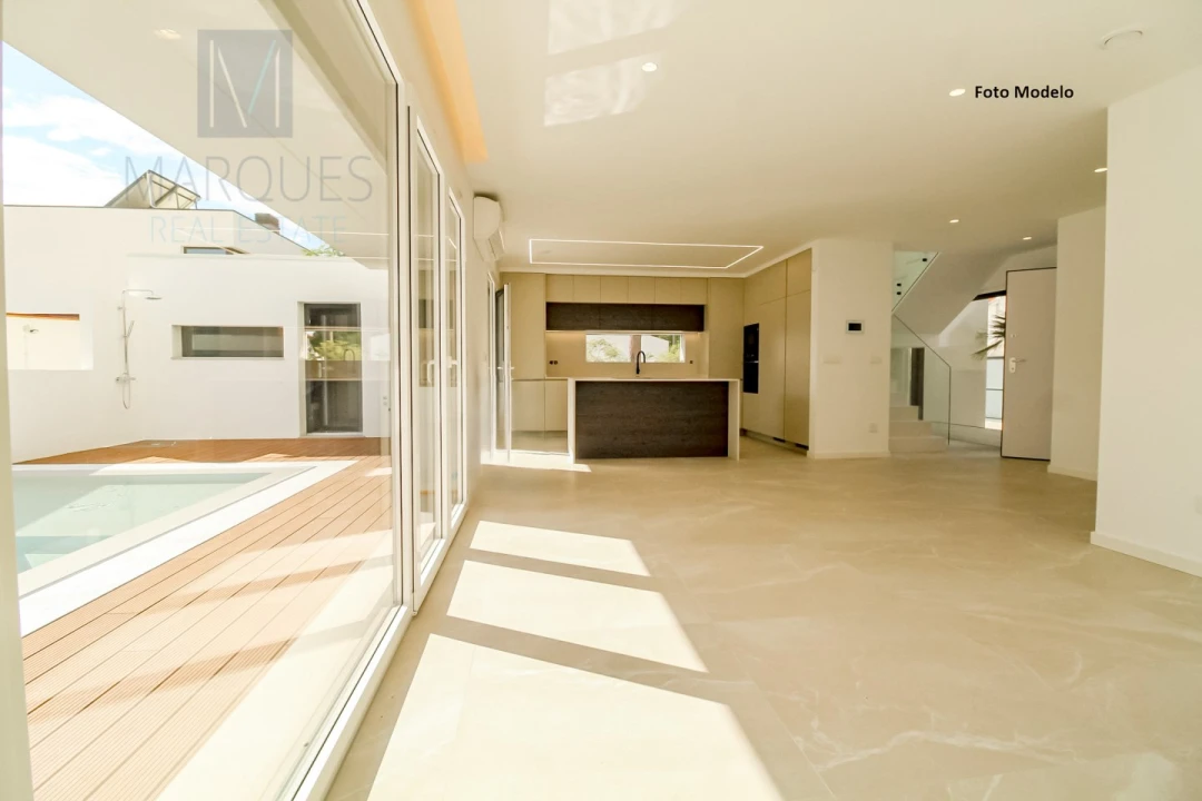 Moradia T4 para Venda em Charneca de Caparica e Sobreda Foto 4