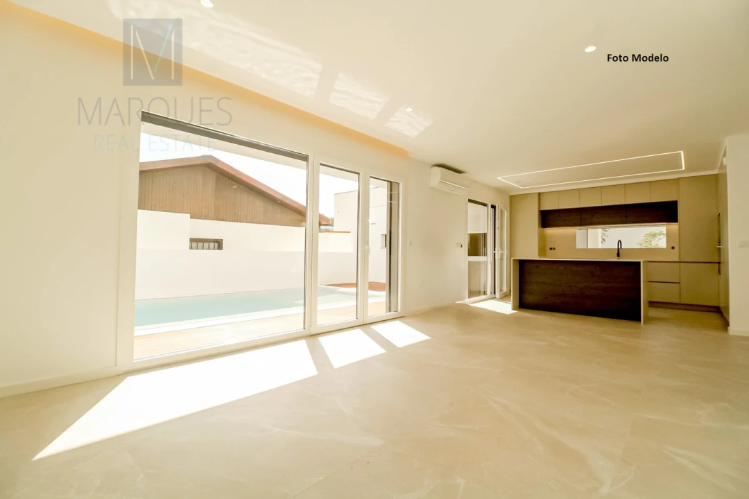 Moradia T4 para Venda em Charneca de Caparica e Sobreda Foto 7