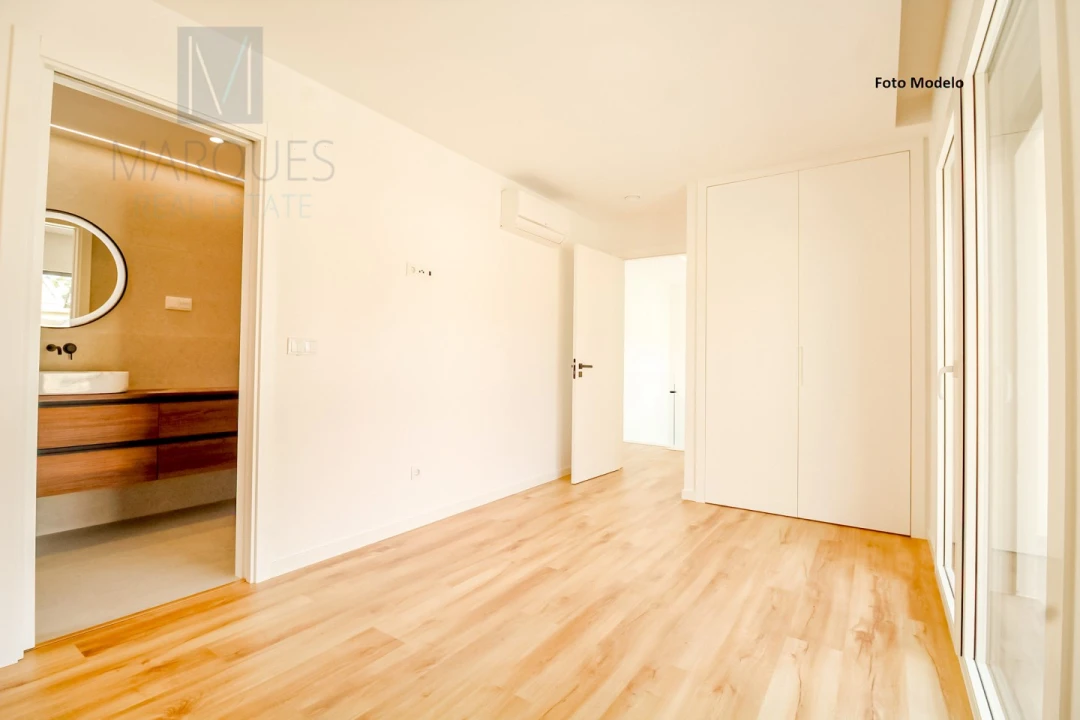 Moradia T4 para Venda em Charneca de Caparica e Sobreda Foto 8