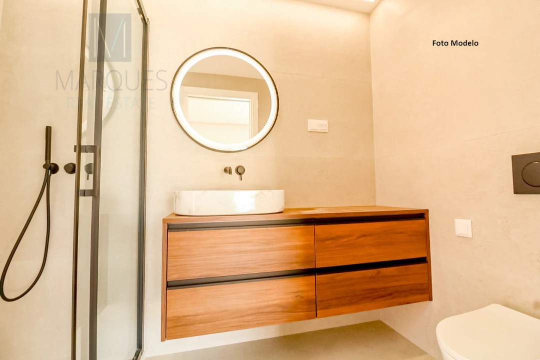 Moradia T4 para Venda em Charneca de Caparica e Sobreda Foto 9